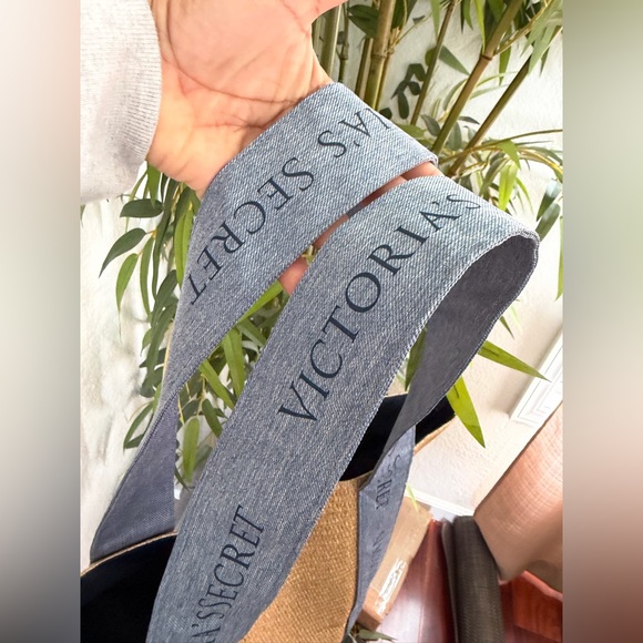 NEW Victorias Secret Tote Weekender Travel Bag VS Logo Magnetic Snap - Picture 4 of 6